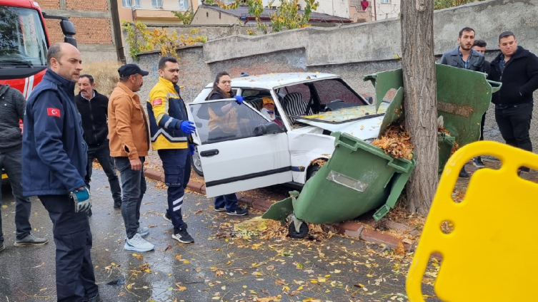 Sivas'ta ehliyetsiz sürücüler kaza yaptı, her iki tarafa da ceza kesildi